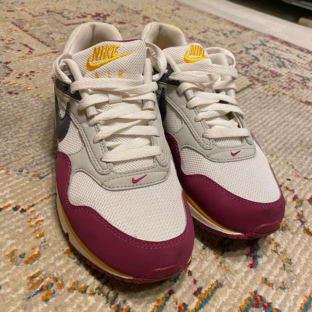 Nike AirMax Sneakers